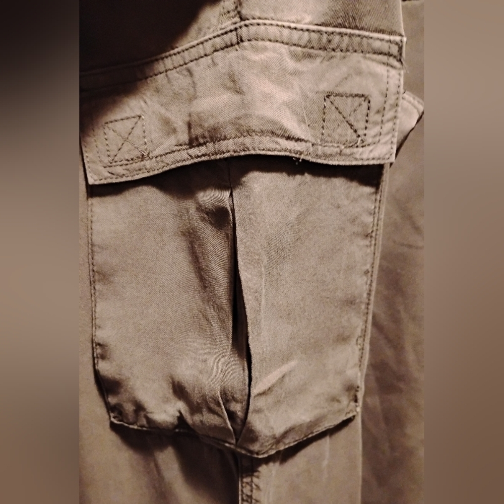 Sanctuary Relaxed Reissue Cargo Pants. Size M - Picture 9 of 13